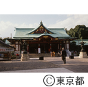 日枝神社の社殿と外人観光客