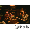 恵比寿の英会話喫茶で話しをする外人