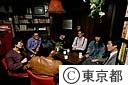 英会話喫茶で談笑する人たち
