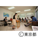 日本語学校で、日本語を勉強する外人たち