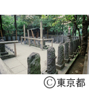 泉岳寺内の四十七士の墓