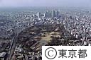 新宿御苑と副都心のビル群（空撮）