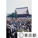 三社祭で浅草寺境内に集まった、みこし
