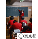 消防学校で講義する女性教官