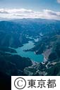 奥多摩湖と付近の山々（空撮）