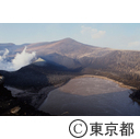 噴火で荒涼とした新澪池