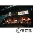 ガード下の飲食街。