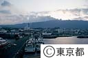 噴煙を上げる三原山