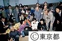大島噴火の被災者を鈴木知事と中曽根首相が訪問