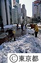 電気ビルの雪かき