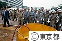 「防災の日」総合防災訓練が大島団地で行われ鈴木知事が視察