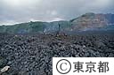 三宅島が１０月３日噴火　流れでた溶岩の山　阿古地区にて