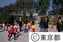 勤労青年洋上セミナー団員北京市の幼稚園を見学