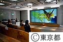 都政情報センターの大型ディスプレイ画面