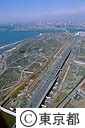 首都高速道路湾岸線と葛西臨海公園（空撮）