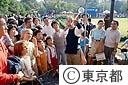 大東京祭での風鈴造りの実演