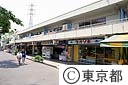 諏訪団地内の下が店舗上が住宅の建物