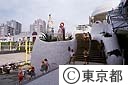 多摩ニュータウン堀之内駅前のモザイクタイルを生かした建築物