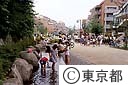 人工河川のある多摩ニュータウンの街並み