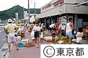 父島大村の商店街