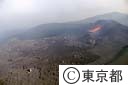 溶岩で埋った内輪カルデラ内