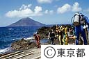 スキューバダイビングを楽しむ人々