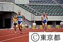 徒競走をする男性