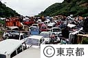 廃車の山、神津島村では、漁礁にすることを研究中