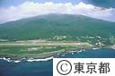 空港方面より雄山を望む（空撮）