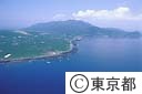 空港方面より島の全景（空撮）