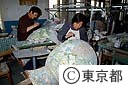 市内の七宝焼の工場
