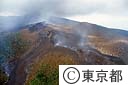 雄山の噴火口