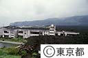溶岩に埋まった阿古小中学校
