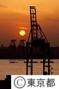 夕焼けの大井コンテナ埠頭