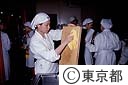 衛生面に特に気をつかう栄養士学校のまな板洗い
