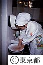 調理の前に手の消毒  栄養士学校にて