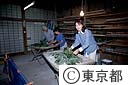 昔ながらの道具で養蚕業を営む
