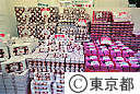 輸入食品の山、インポートフェアにて