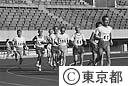 東京都高齢者スポーツ大会で陸上競技をする高齢者