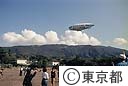 三原山付近を飛ぶ警視庁飛行船