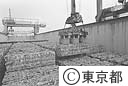 分別ごみ処理センターでごみから選別された鉄の山