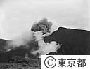 伊豆大島、三原山噴火する