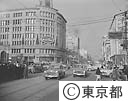 クリスマスを迎えた銀座４丁目のもよう