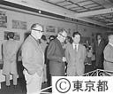 日米100年歩み展　東知事見学　三越デパートにて