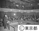 東都知事初登庁　職員あいさつ