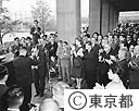 聖火リレー都庁到着する