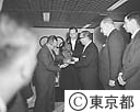 ロース市長訪都