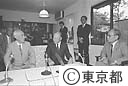 １００才を迎えた西村菊次郎さんを鈴木知事お祝いに