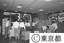 新都庁舎へ移転のため、民間の書庫に文書箱を運ぶ職員