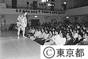 舞台と客席が一体になった浅草演劇